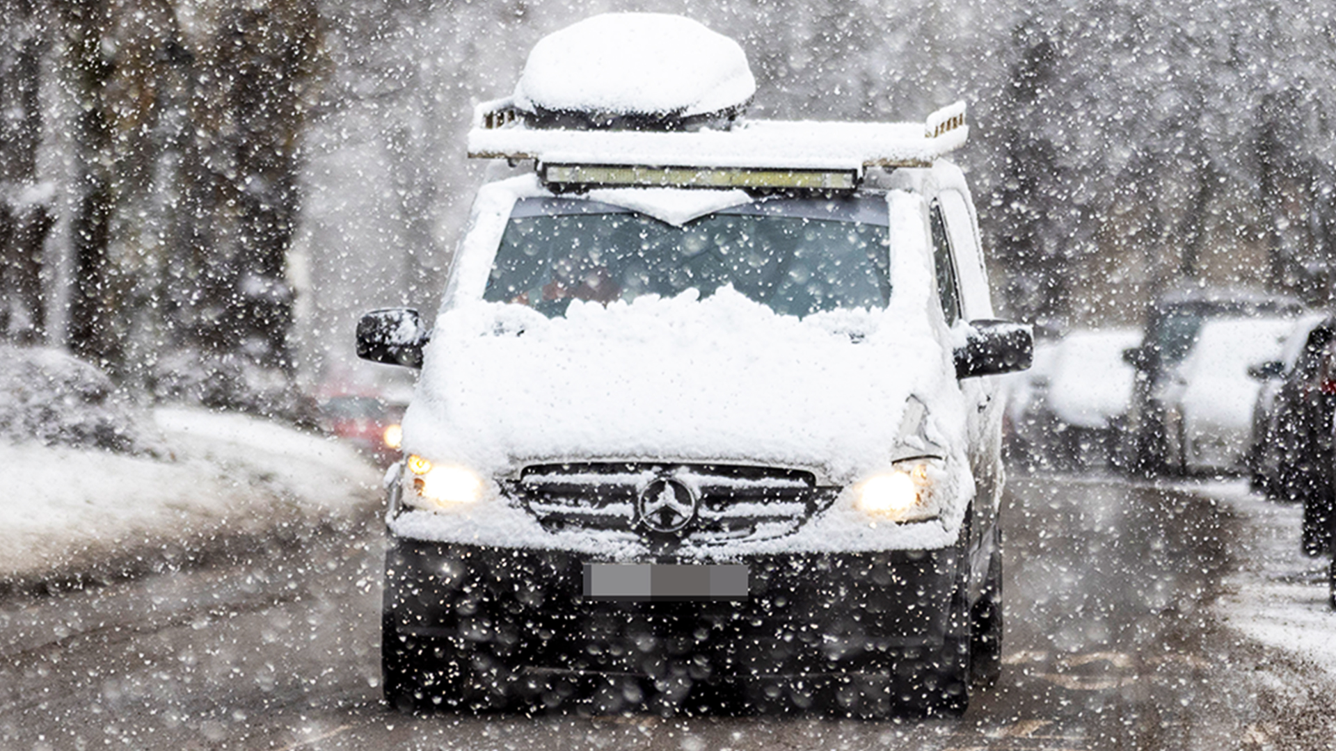 UK weather: Brits brace for White Christmas with 10cm of snow to hit in HOURS bringing power cut warning & travel chaos