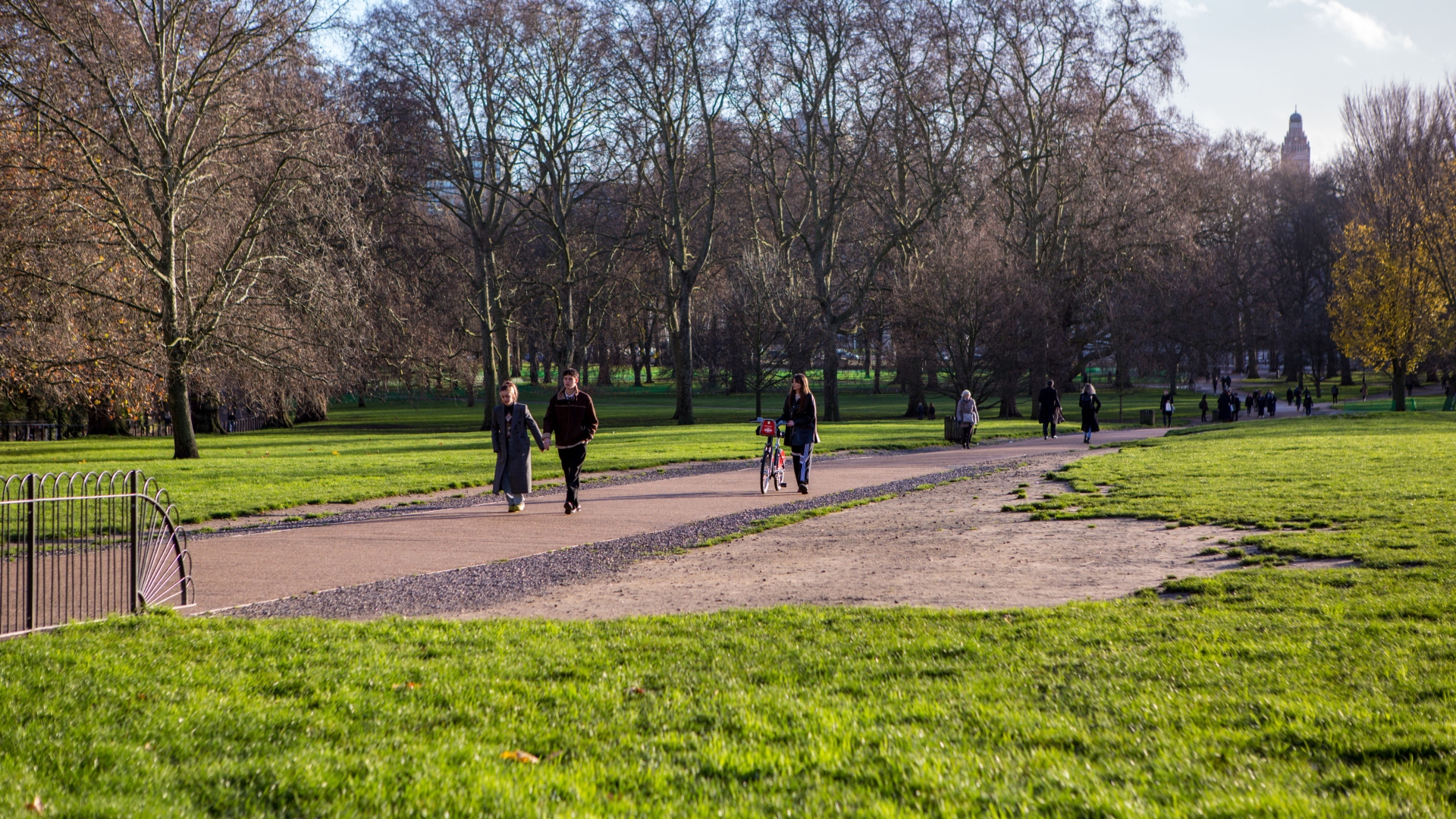 UK weather: Brits to soak up sunshine as temperatures rise to 13C in just days after cold snap