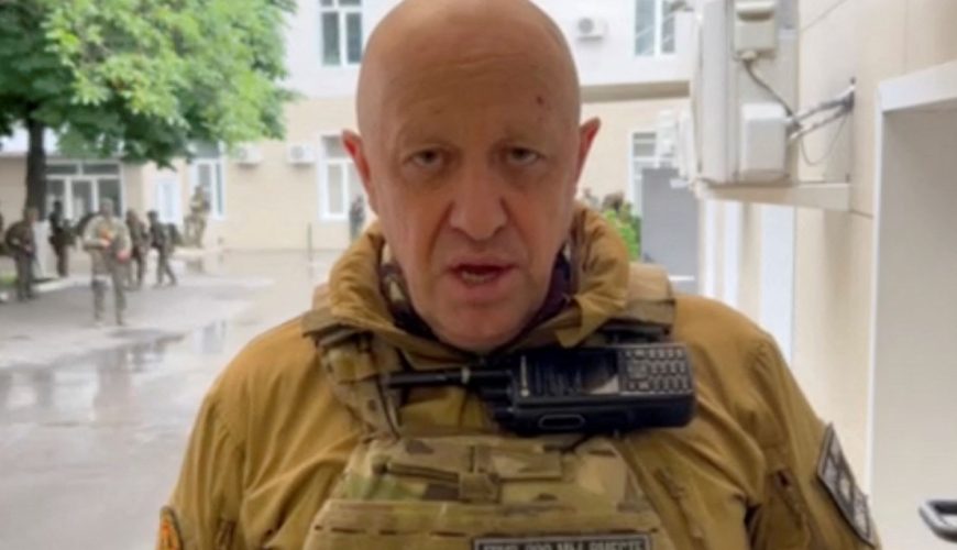 Russia coup live updates — Yevgeny Prigozhin ‘de-escalates tensions’ as leader traveling to Belarus caught on video